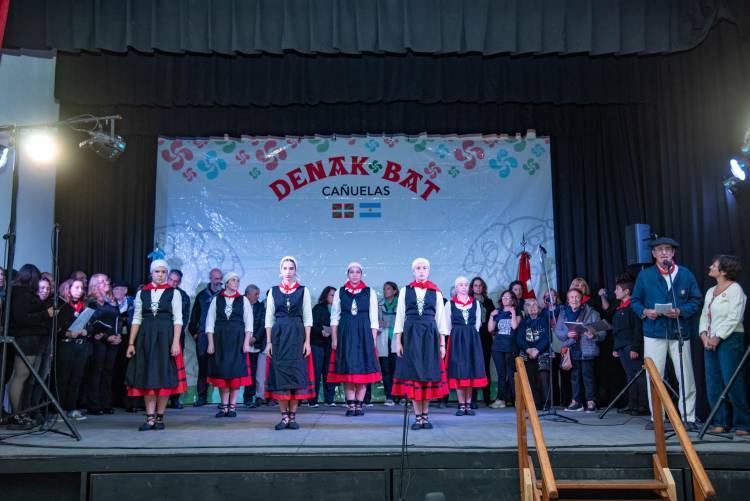  El Centro Vasco Denak Bat celebra una nueva "Fiesta del Aberri Eguna"