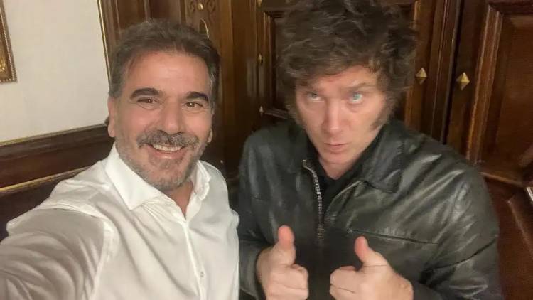 La palita de Milei para recoger la basura