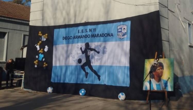 Una escuela de Máximo Paz ahora se llama "Diego Maradona"