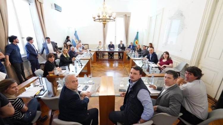 Kicillof consiguió dictamen para sancionar el Presupuesto pero no hubo acuerdo para la deuda