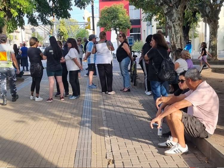 LA ABSURDA MARCHA DE LOS QUE PERDIERON LA BRÚJULA