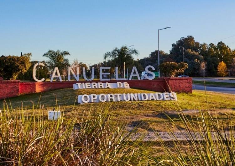LOS PORTADORES DEL PENSAMIENTO NAIF DE CAÑUELAS (O LA INSOPORTABLE LEVEDAD DEL SER)
