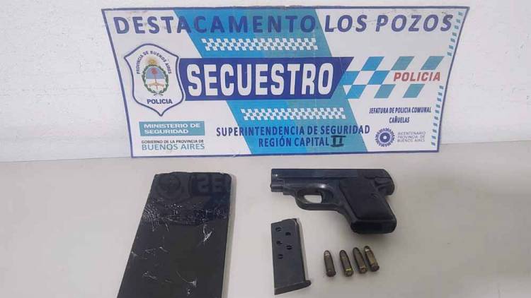 Detienen a cuatro sospechosos con innumerables elementos para delinquir y los sueltan