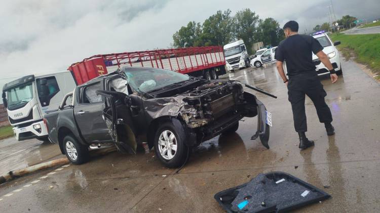 TARDE LLUVIOSA Y ACCIDENTADA EN LAS RUTAS DE CAÑUELAS
