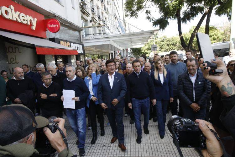 Marisa Fassi y otros Intendentes bonaerenses reclamaron ante Capital Humano