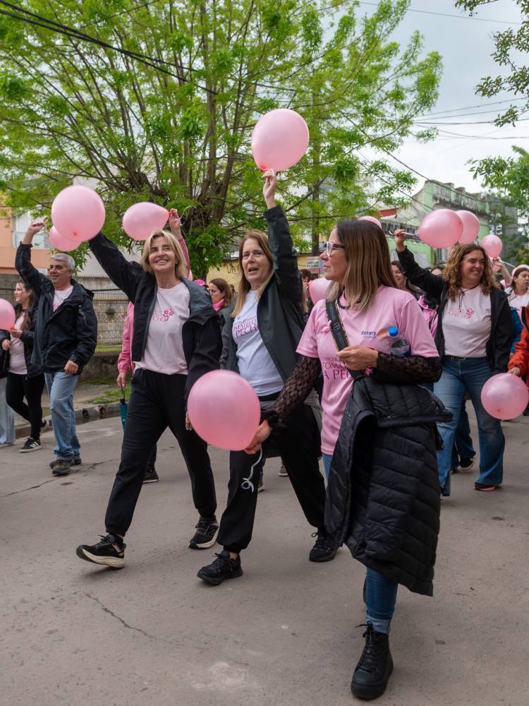 ROTARY CLUB CAÑUELAS REALIZÓ UNA NUEVA CAMINATA PARA CONCIENTIZAR SOBRE EL CÁNCER DE MAMA
