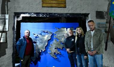 HOMENAJE A LOS VETERANOS Y CAÍDOS EN MALVINAS