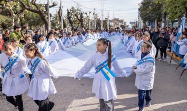MÁS DE 1.500 ESTUDIANTES PROMETIERON LEALTAD A LA BANDERA