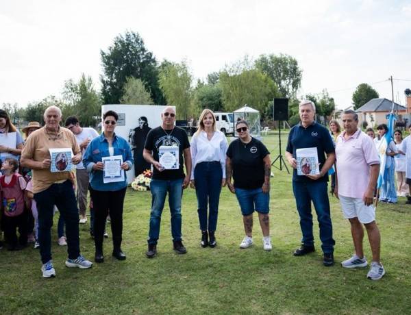 Homenaje a la Gesta de Malvinas en la plaza 9 de Julio en El Taladro