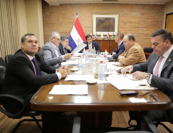 El diputado Parlasur Gustavo Arrieta continúa con una intensa agenda en Paraguay