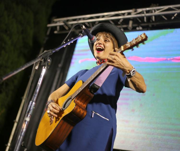 El 8M se celebró con múltiples actividades en la Plaza San Martín