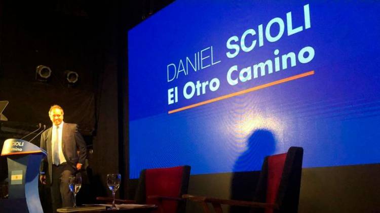 Arrieta acompañó a Scioli en su lanzamiento como precandidato a presidente