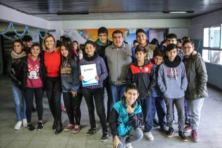 Marisa Fassi celebró el Día de la Independencia en la Escuela de Educación Secundaria Nº 4 del barrio Libertad
