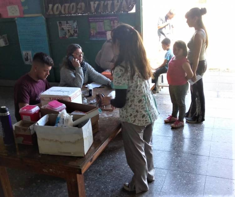 Continúa la campaña de vacunación antirrábica en barrios y localidades