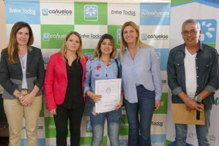 Vecinos de Cañuelas recibieron sus escrituras