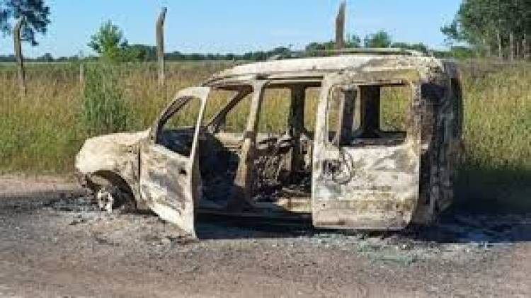 Hallan cuerpo calcinado dentro de una camioneta en Cañuelas