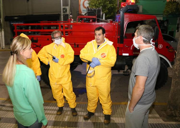 COVID-19: los bomberos voluntarios se suman a la campaña de desinfección