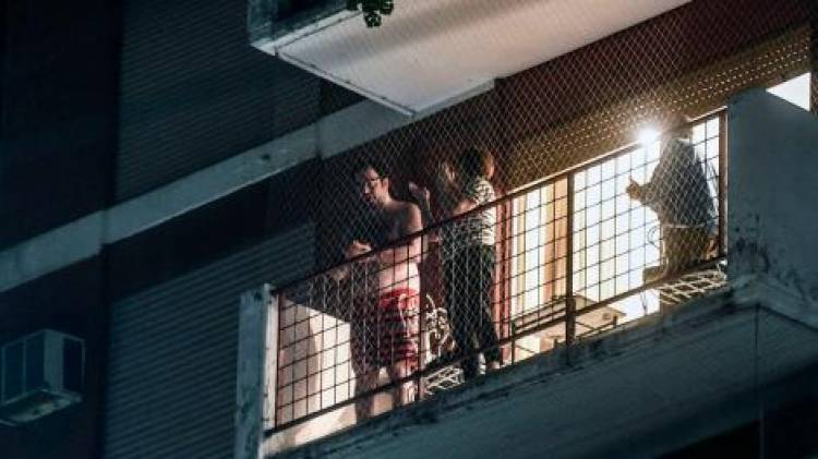 Entre ellos y Nosotros hay dos países