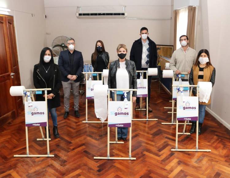 Entrega de dispositivos de desinfección personal por parte del Municipio