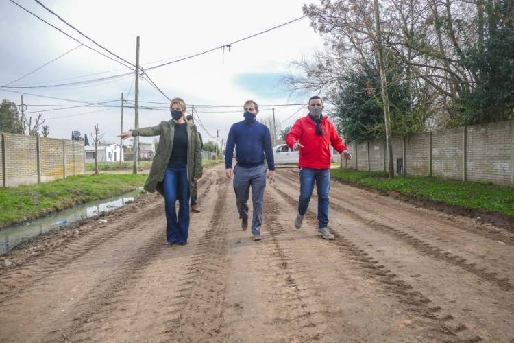 Recorrida de la intendenta por las obras de saneamiento