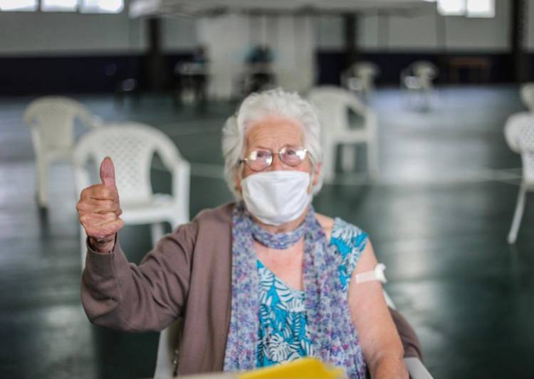 Se intensifica la campaña de vacunación para adultos mayores