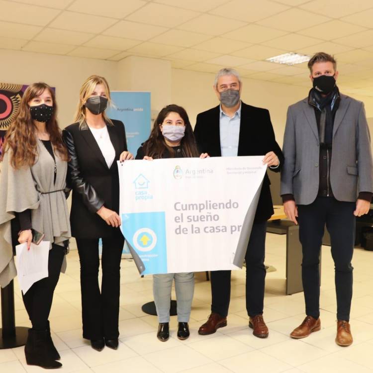 Procrear II: Marisa Fassi participó de la entrega de créditos para la construcción de viviendas