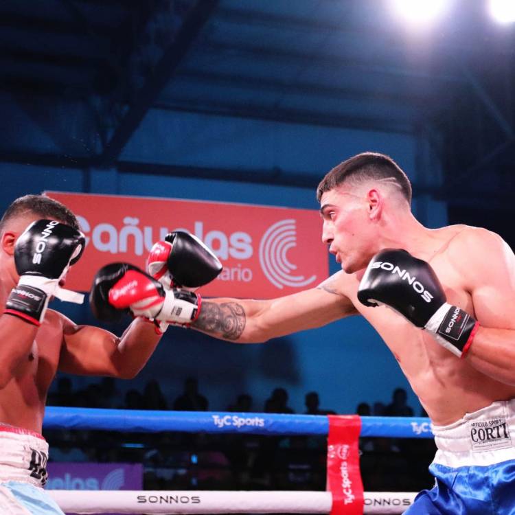 Daneff ganó el título de superligero por KOT y es el nuevo campeón