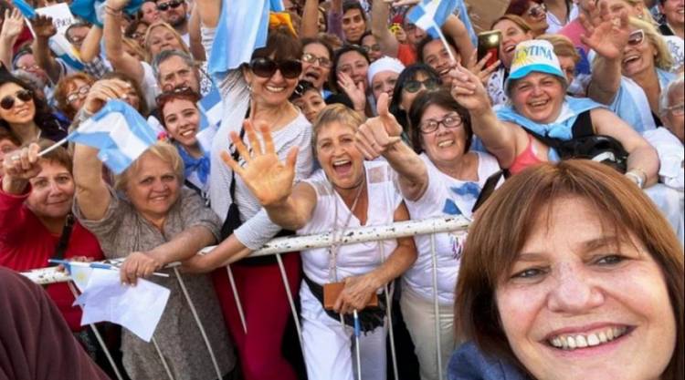 ROMANCE ENTRE LA DERECHA Y EL CINISMO
