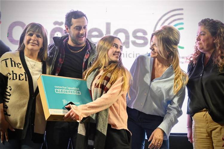 Conectar Igualdad Bonaerense: Se entregaron 474 notebooks a estudiantes secundarios