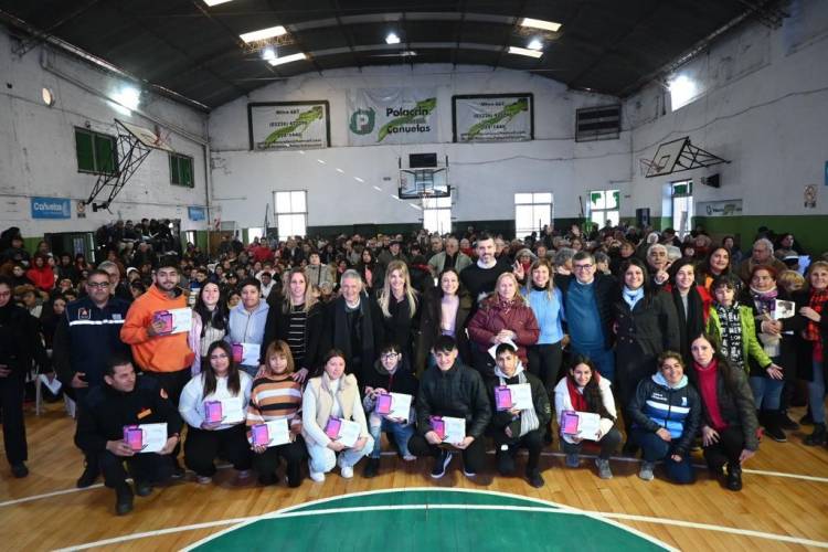 El gobierno Municipal entregó 600 nuevas tablets 
