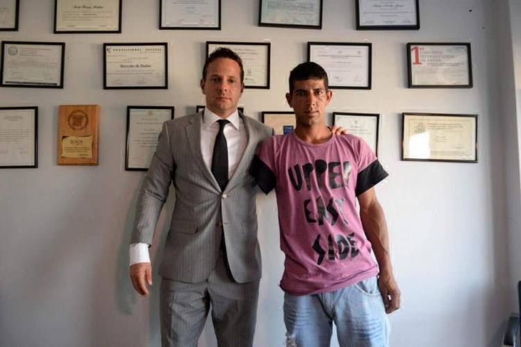 Phillip Baker, el dueño de "Puesto Viejo" no podrá salir del país 