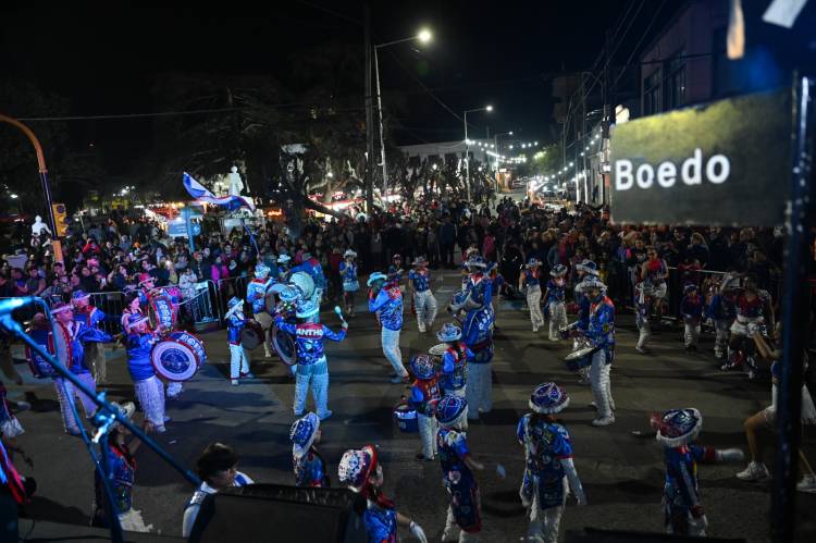 Cañuelas recibió la primavera a todo Carnaval
