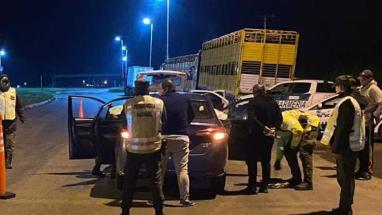 Gendarmería interceptó en Cañuelas un taxi que traía más de un kilo de cocaína