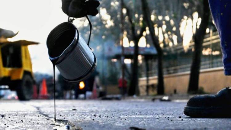 COMIENZA UN PLAN DE LIMPIEZA Y TOMA DE JUNTAS EN LAS CALLES DE PAVIMENTO DE HORMIGÓN