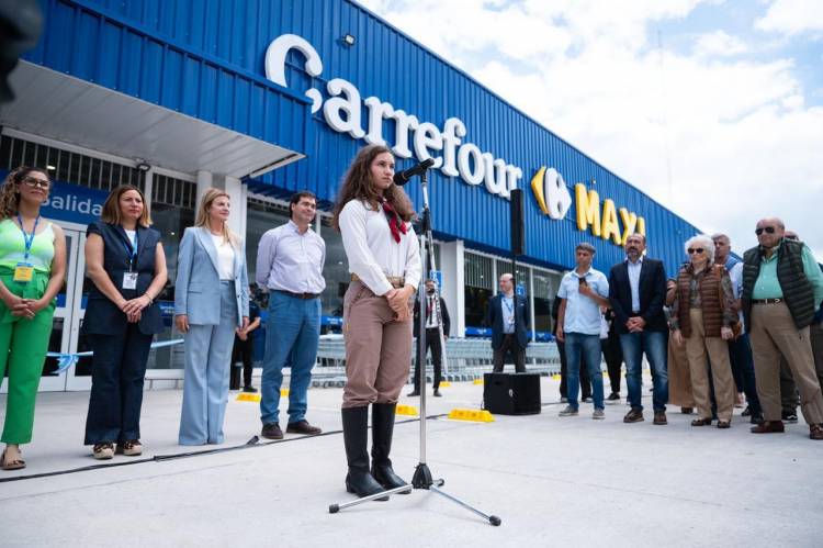 Carrefour inauguró su nuevo "Maxi" en Cañuelas