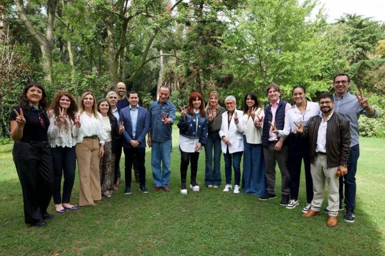 Cristina Fernández de Kirchner encabezó un encuentro del bloque UxP del Parlasur en Cañuelas