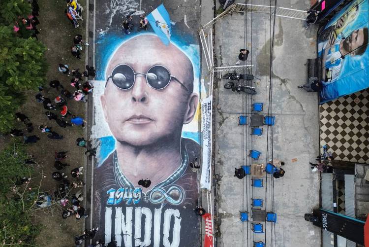 El adiós al Indio Solari: debajo de la lluvia, ciento de miles de fanáticos despidieron a la leyenda
