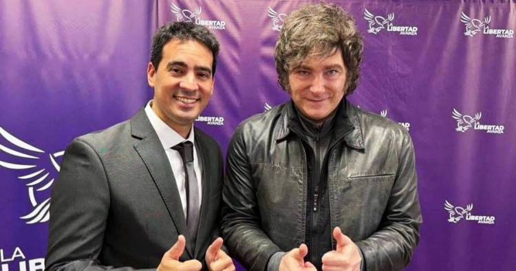 EL NUEVO VOCERO PRESIDENCIAL ENCABEZABA UNA FUNDACIÓN ACUSADA DE PAGAR SOBRESUELDOS A FUNCIONARIOS COMO MANUEL ADORNI