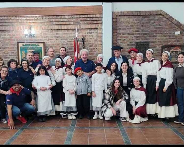 El Centro Vasco de Cañuelas "Denak Bat" celebra un nuevo aniversario