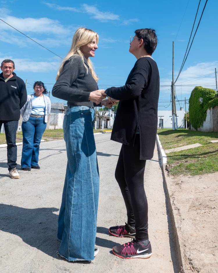 Marisa Fassi recorrió las obras en el barrio Las Costas
